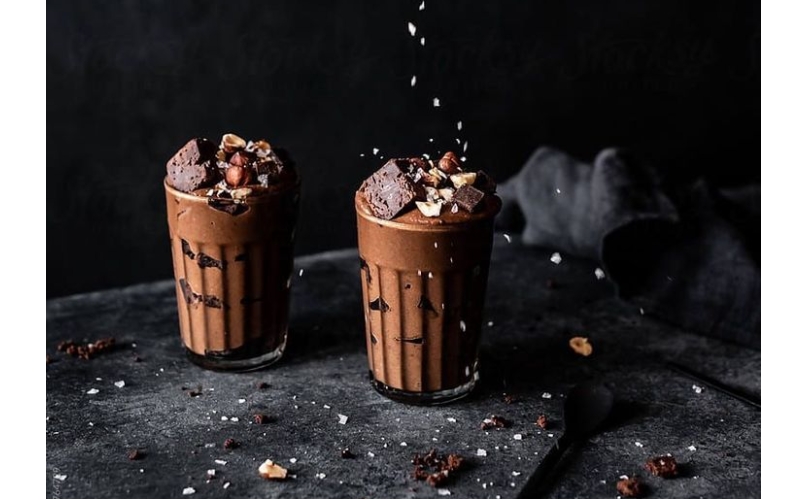 ساده ترین روش تهیه میلک شیک قهوه شکلات ساده ترین روش تهیه میلک شیک قهوه شکلات