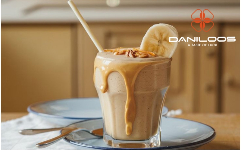 روش تهیه شیک قهوه رژیمی با موز و شیر بادام روش تهیه شیک قهوه رژیمی با موز و شیر بادام