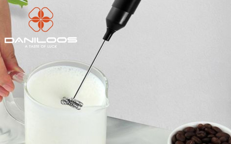 فومگیری شیر با دستگاه و بدون دستگاه فوم ساز فومگیری شیر با دستگاه و بدون دستگاه فوم ساز