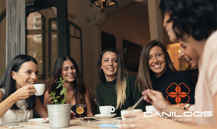 نقش قهوه در روابط اجتماعی: از تقویت روحیه تا ارتباطات موثر در محیط کار نقش قهوه در روابط اجتماعی: از تقویت روحیه تا ارتباطات موثر در محیط کار