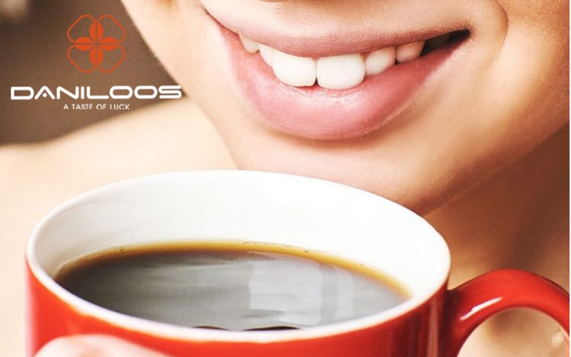 آیا قهوه باعث پوسیدگی دندان میشود؟ راهنمای کامل پیشگیری از لکه و پوسیدگی آیا قهوه باعث پوسیدگی دندان میشود؟ راهنمای کامل پیشگیری از لکه و پوسیدگی