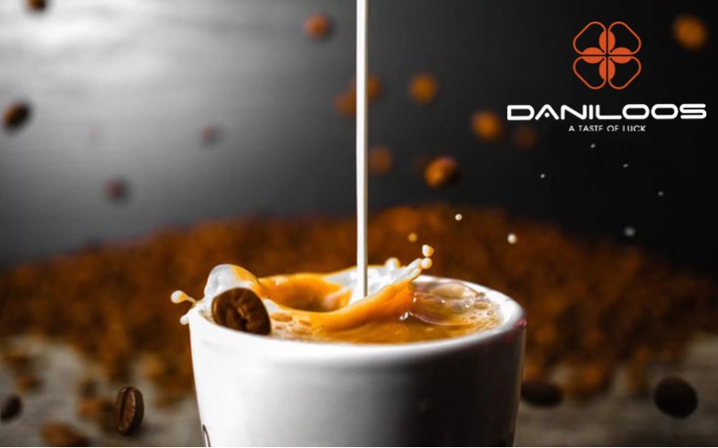 راهنمای کامل انتخاب شیر برای قهوه: طبیعی یاگیاهی؟ راهنمای کامل انتخاب شیر برای قهوه: طبیعی یاگیاهی؟